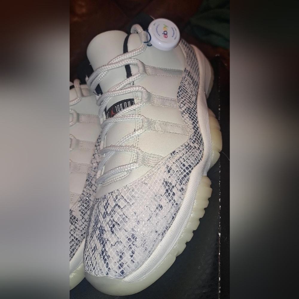 Jordan 11 snakeskin skin bone
